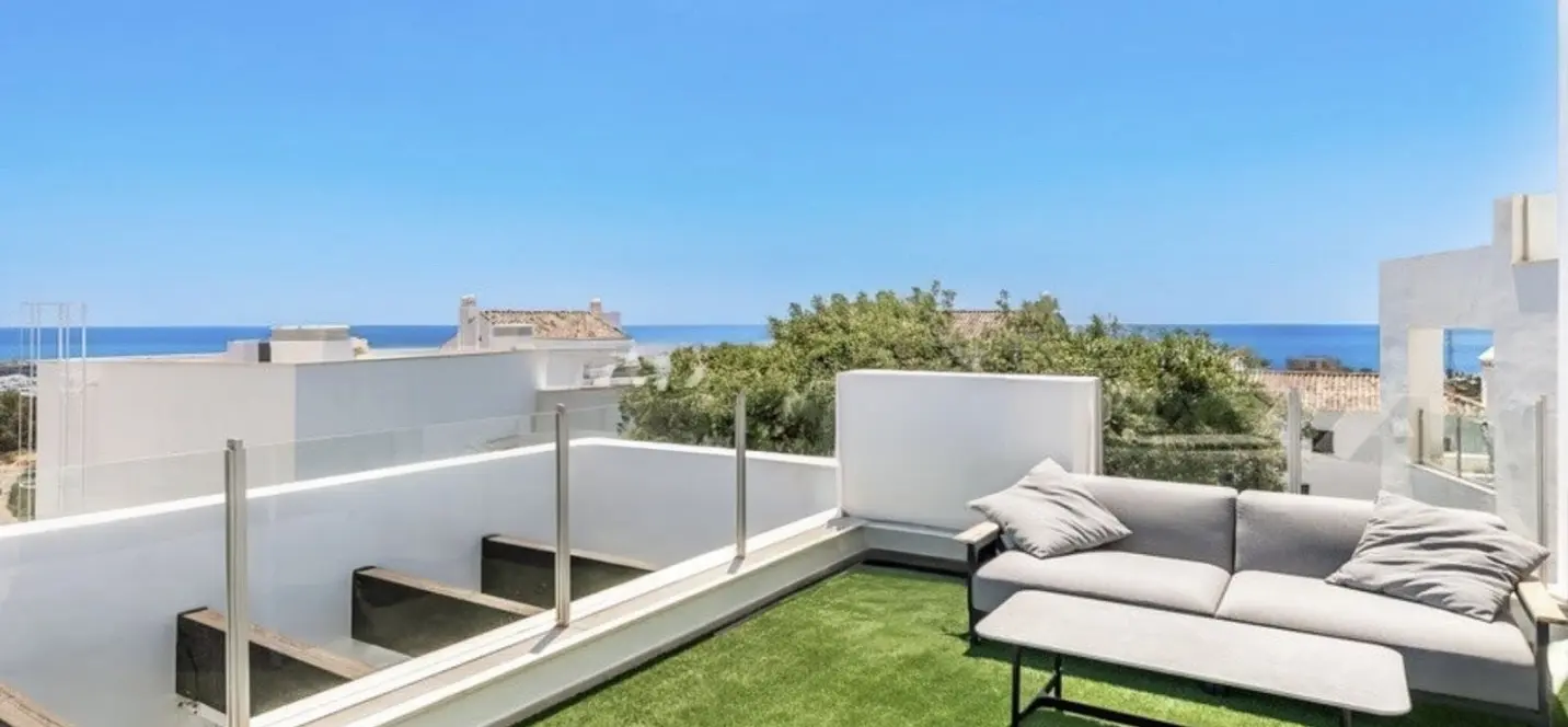 Sale of penthouse in Altos de los Monteros 0