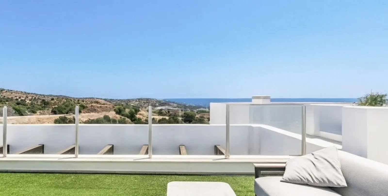 Sale of penthouse in Altos de los Monteros 2