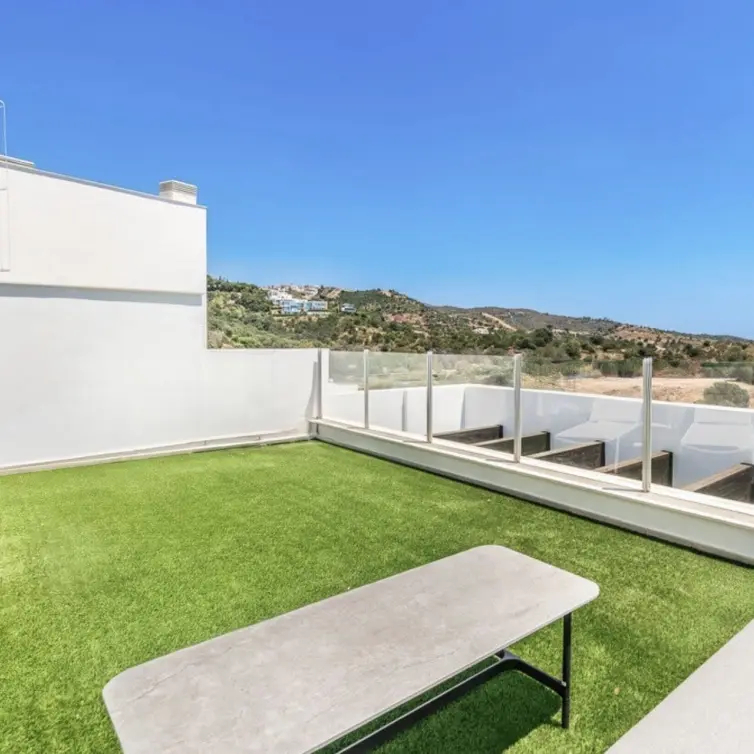 Sale of penthouse in Altos de los Monteros