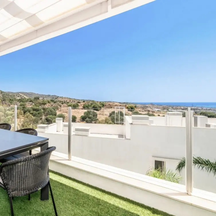 Sale of penthouse in Altos de los Monteros