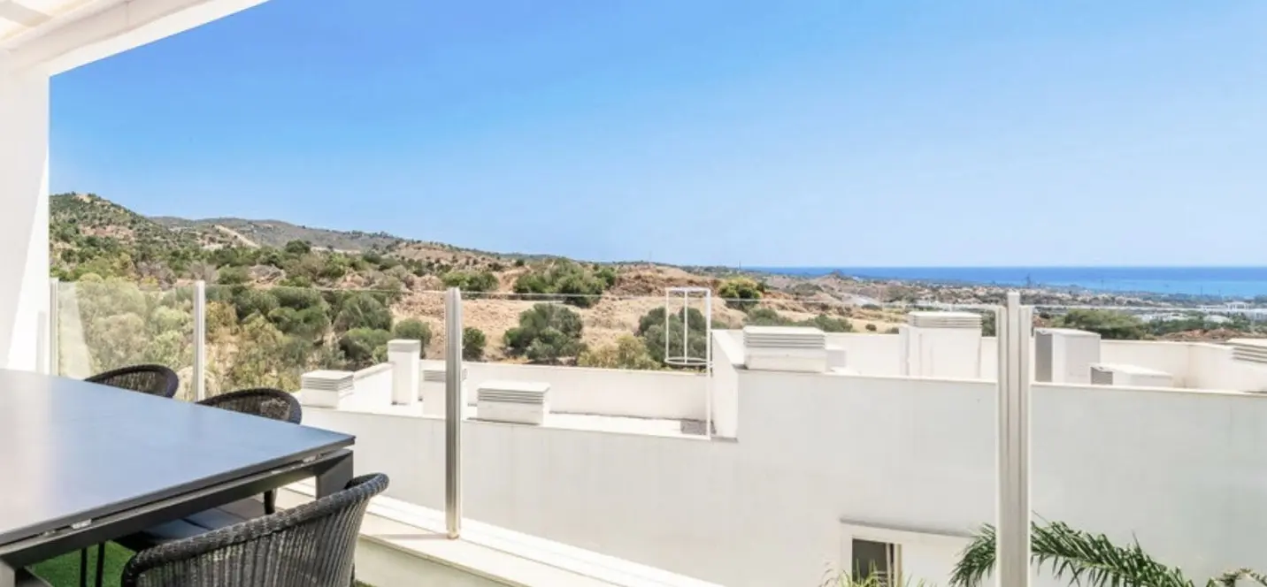Sale of penthouse in Altos de los Monteros 3