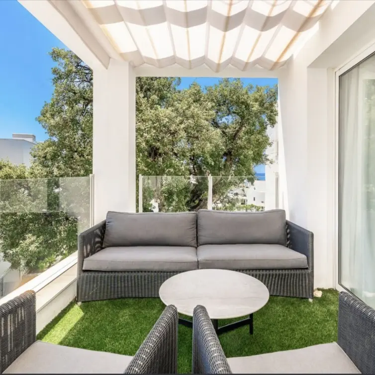 Sale of penthouse in Altos de los Monteros