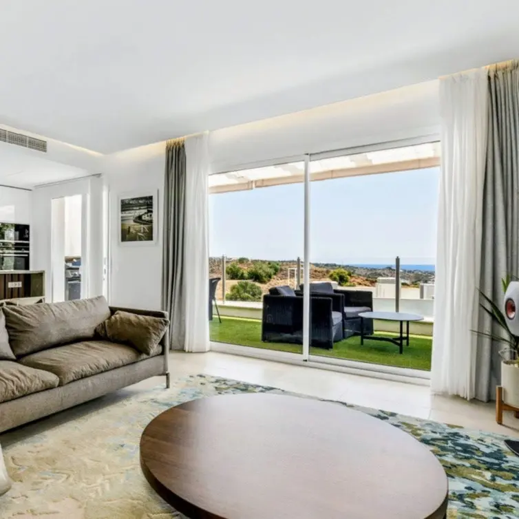 Sale of penthouse in Altos de los Monteros