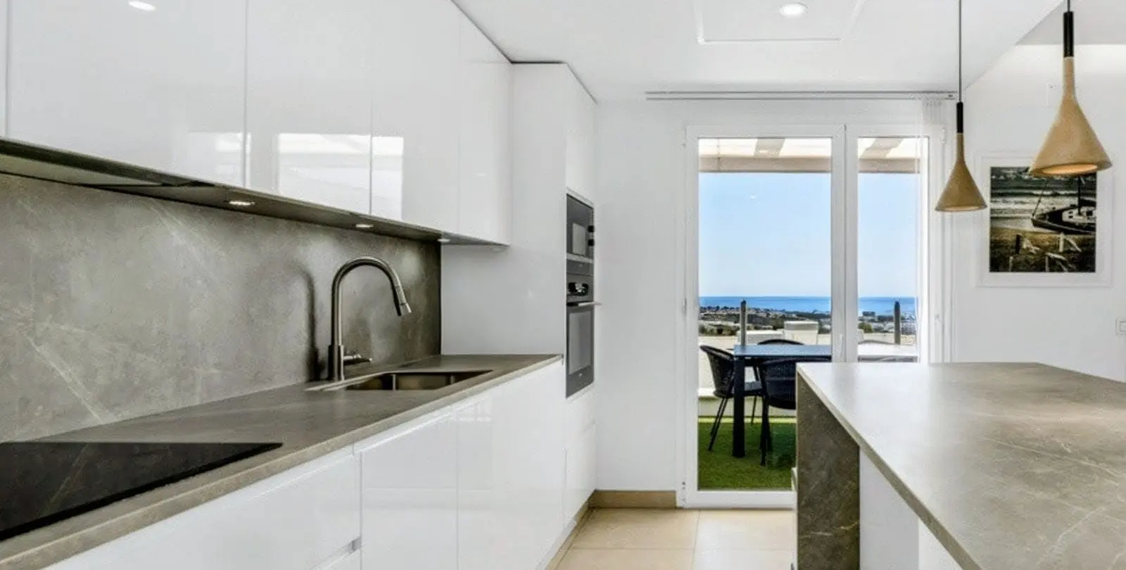 Sale of penthouse in Altos de los Monteros 10