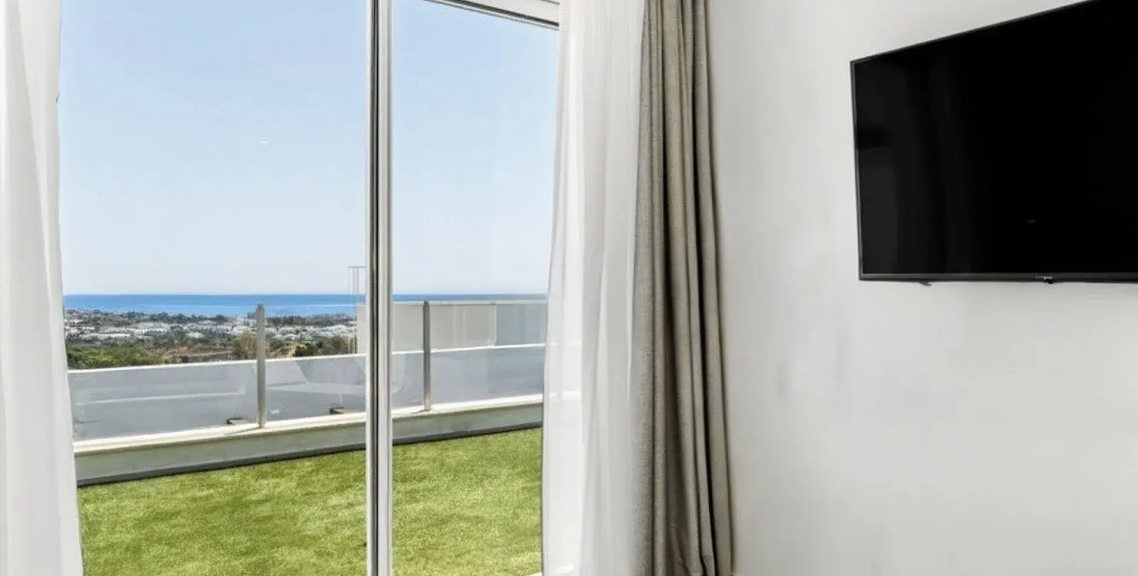 Sale of penthouse in Altos de los Monteros 15