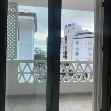 Продажа апартаментов на среднем этаже в Puerto Banús