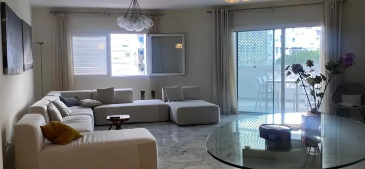 Продажа апартаментов на среднем этаже в Puerto Banús 4