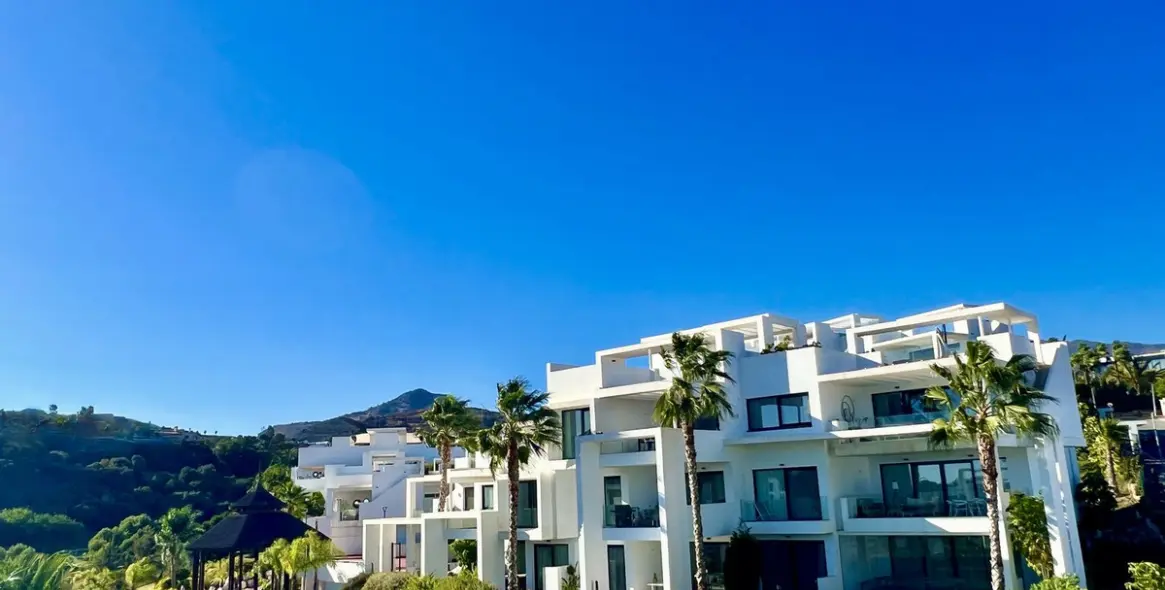 Продажа апартаментов на первом этаже в Benahavís 1