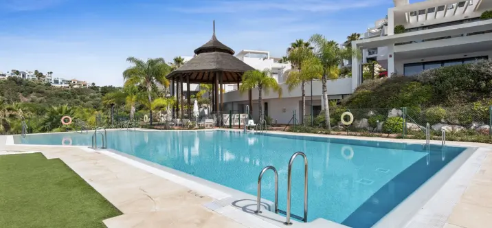 Venta de apartamento en planta baja en Benahavís 1