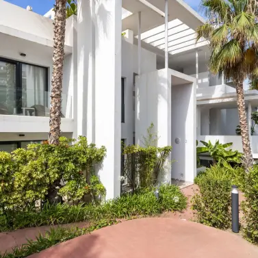 Venta de apartamento en planta baja en Benahavís