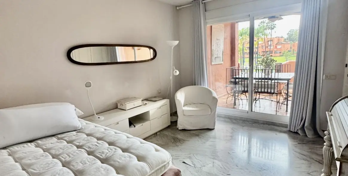 Продажа двухуровневого пентхауса в Guadalmina Baja 10