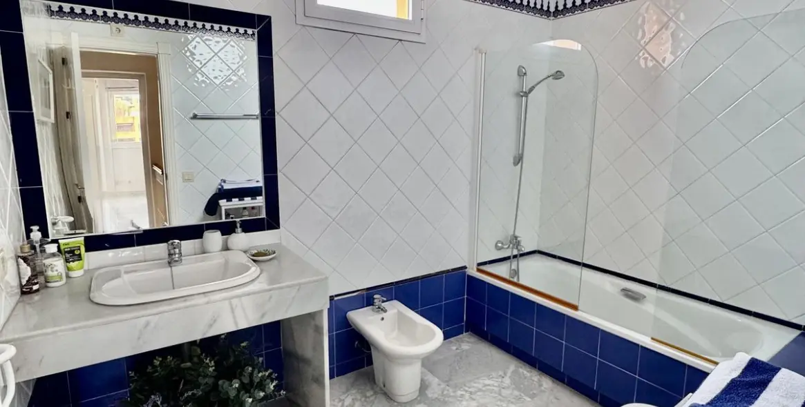 Продажа двухуровневого пентхауса в Guadalmina Baja 12