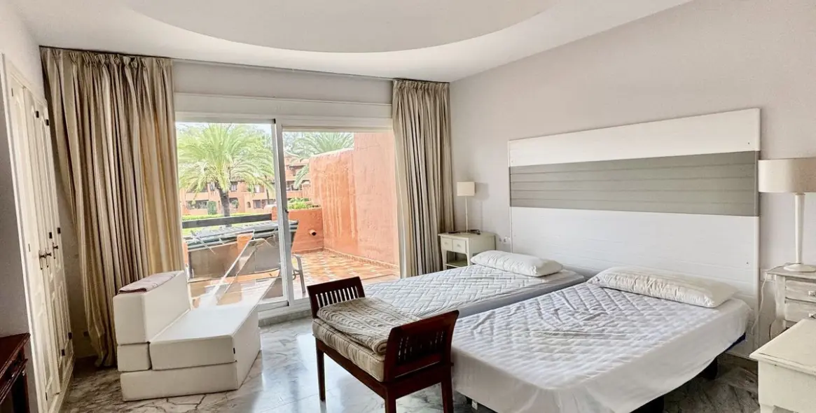 Продажа двухуровневого пентхауса в Guadalmina Baja 13