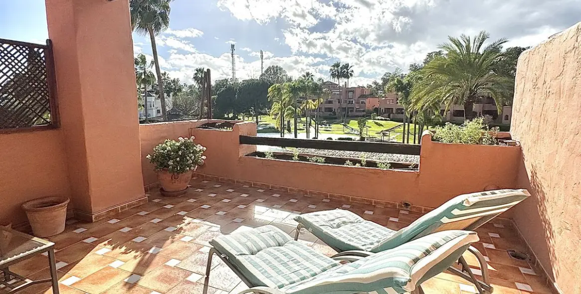 Продажа двухуровневого пентхауса в Guadalmina Baja 19