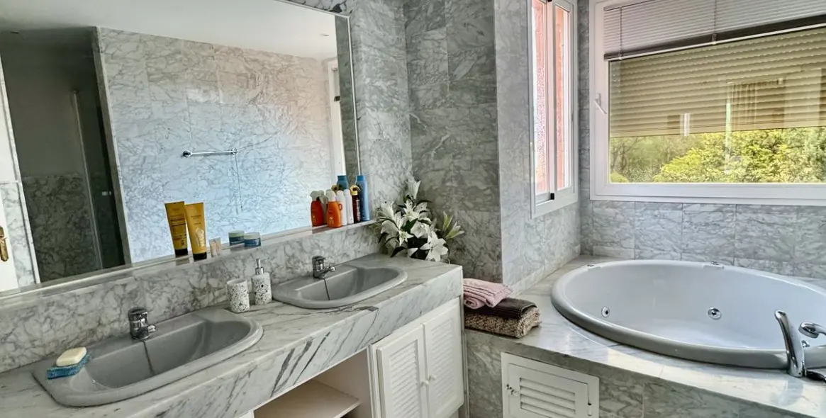 Продажа двухуровневого пентхауса в Guadalmina Baja 20