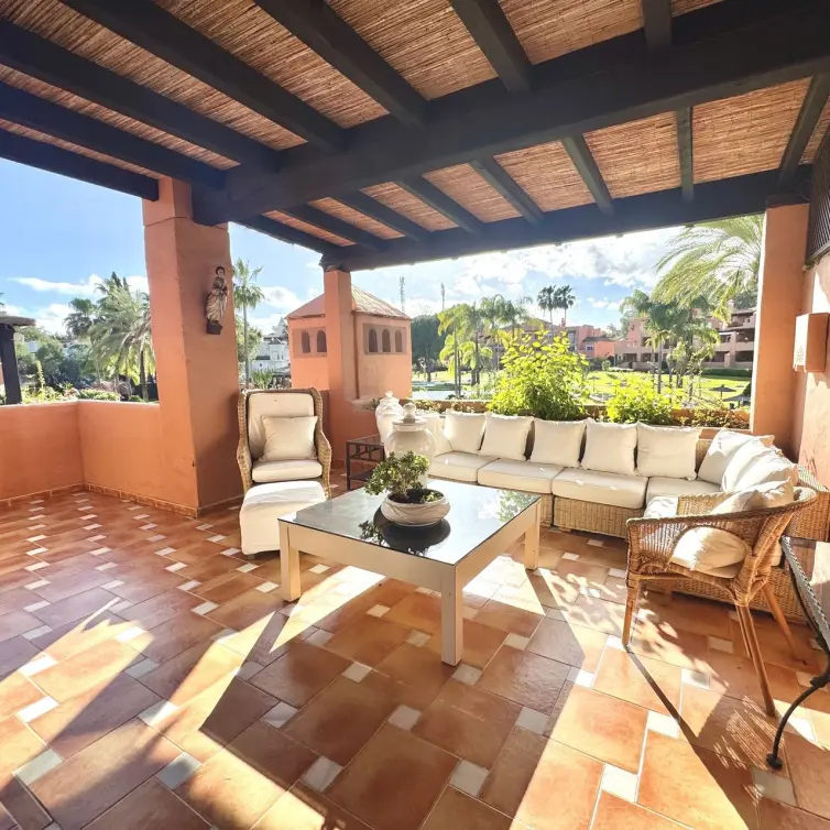 Venta de ático dúplex en Guadalmina Baja