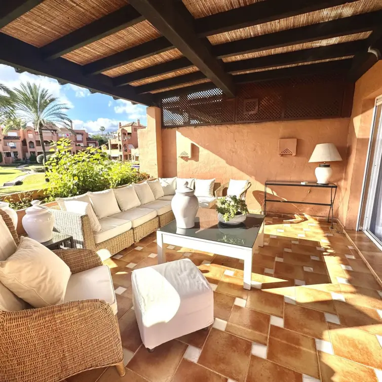 Venta de ático dúplex en Guadalmina Baja