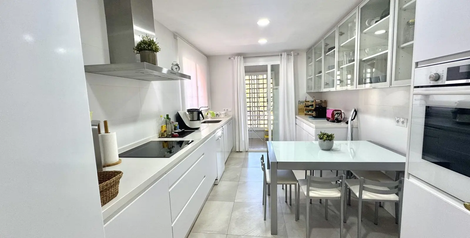 Sale of penthouse duplex in Guadalmina Baja 10