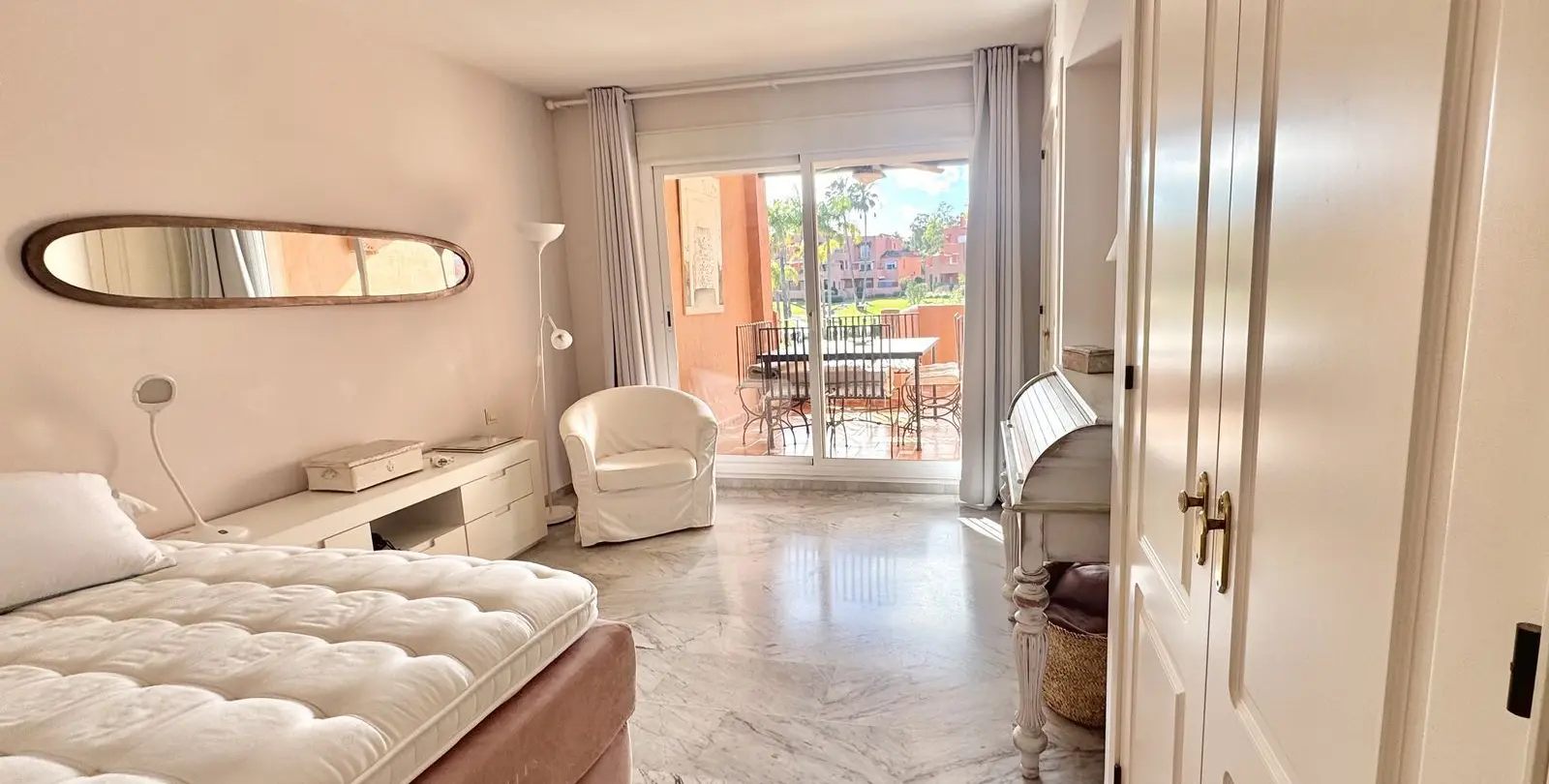 Sale of penthouse duplex in Guadalmina Baja 11