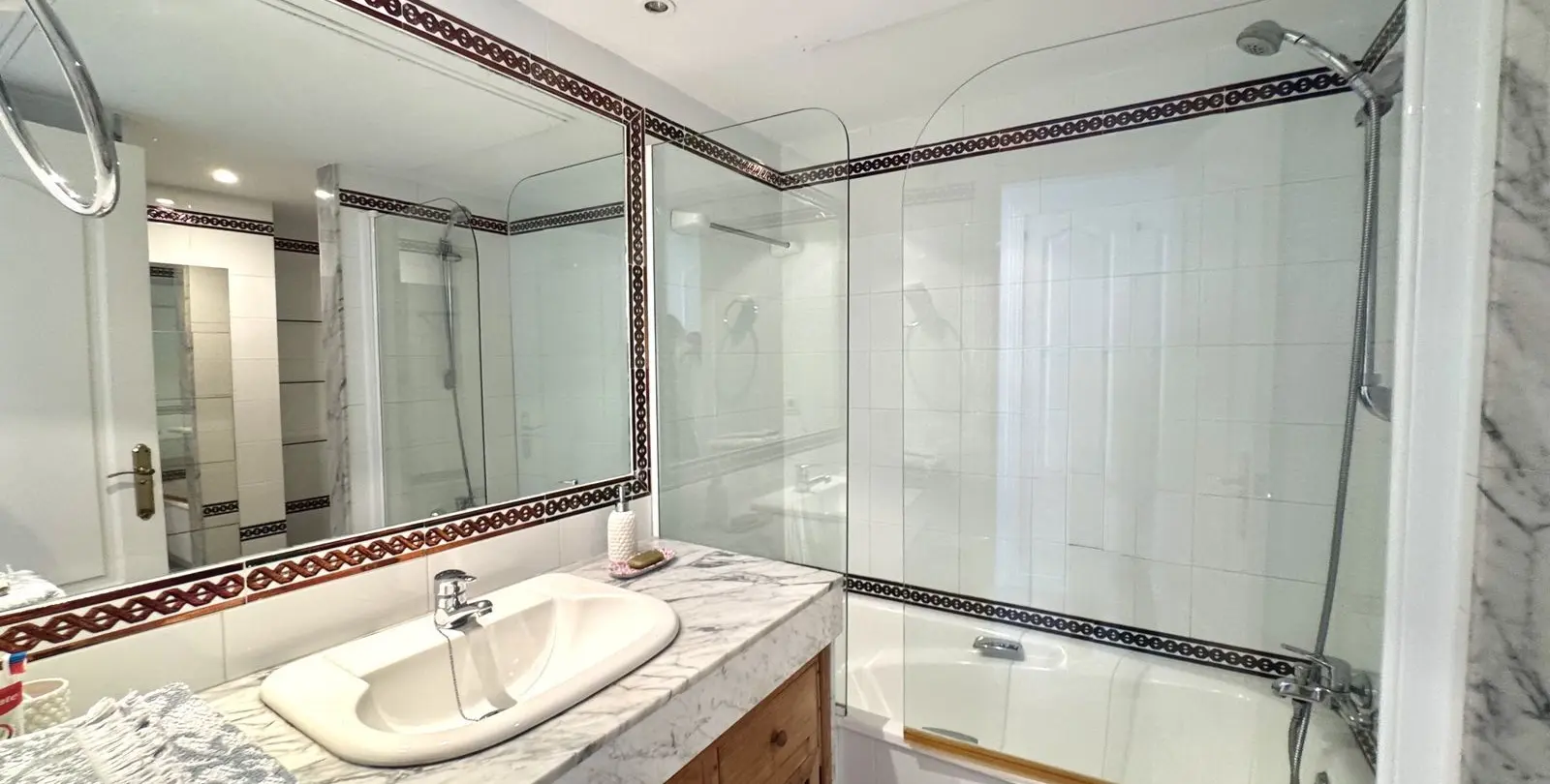 Sale of penthouse duplex in Guadalmina Baja 14