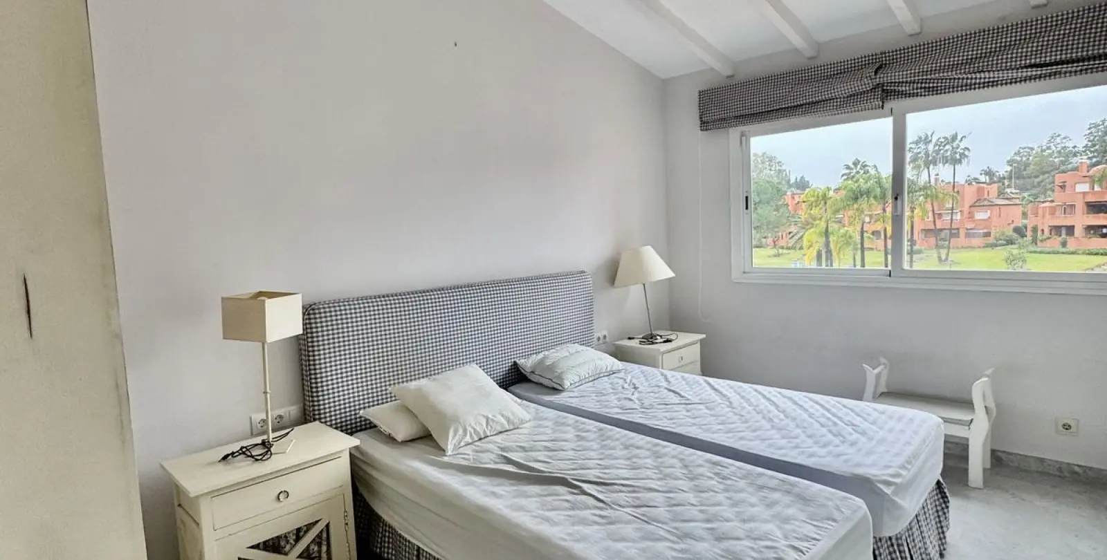 Sale of penthouse duplex in Guadalmina Baja 15