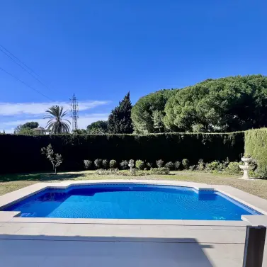Sale of detached villa in El Paraiso