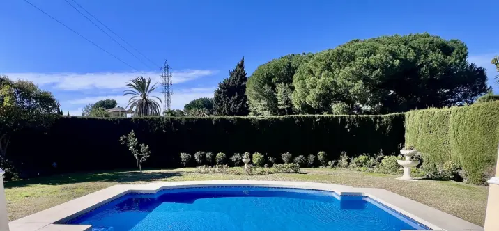 Sale of detached villa in El Paraiso 0