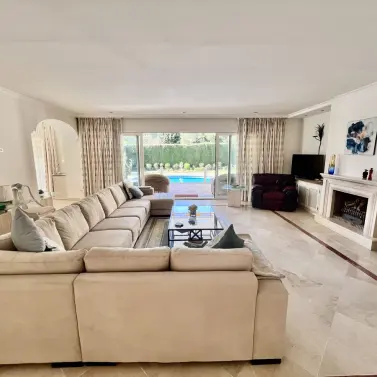 Sale of detached villa in El Paraiso