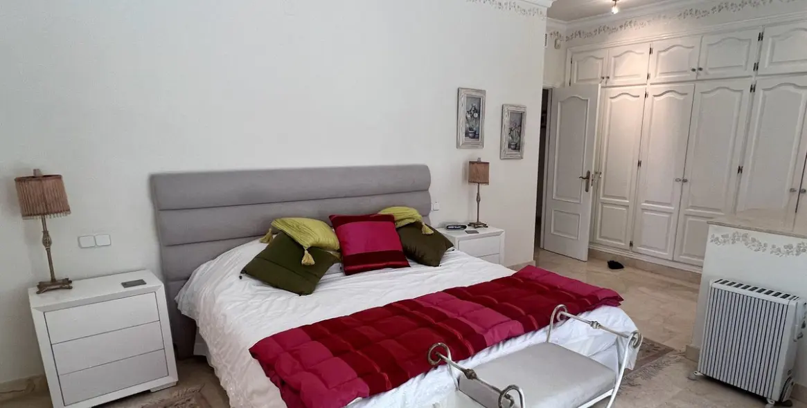 Sale of detached villa in El Paraiso 14