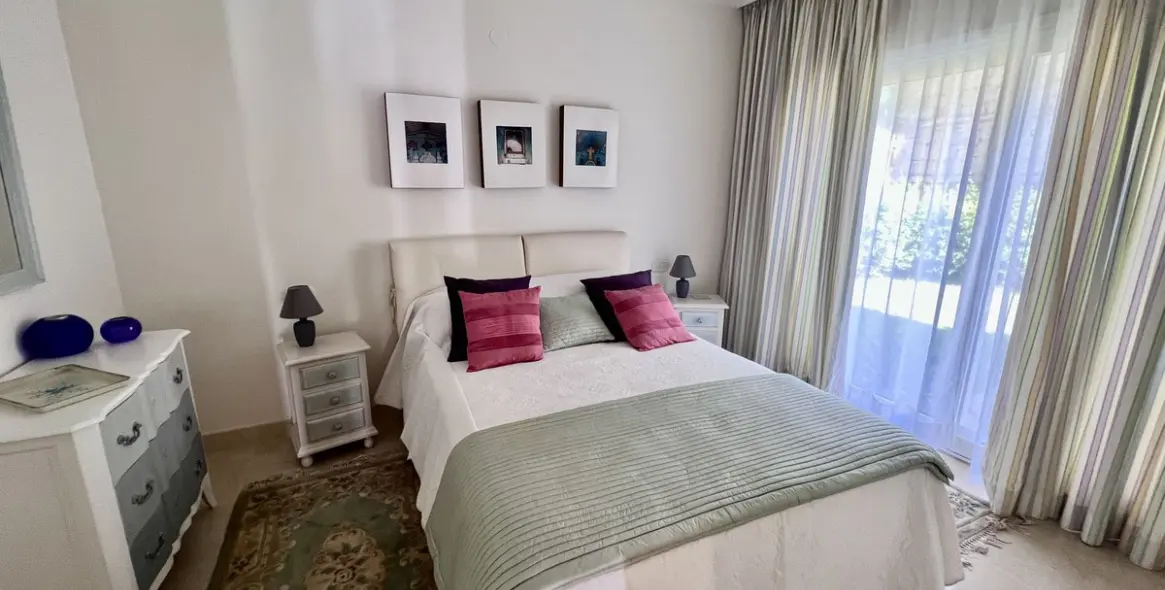 Sale of detached villa in El Paraiso 16