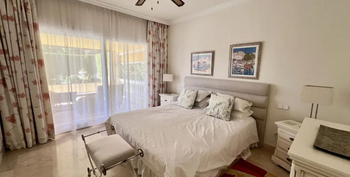 Sale of detached villa in El Paraiso 18