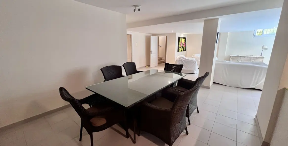 Sale of detached villa in El Paraiso 20