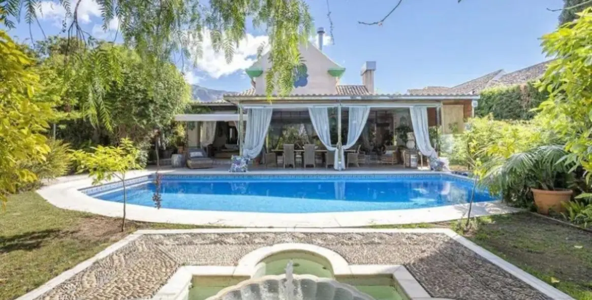 Venta de villa independiente en Marbella 1