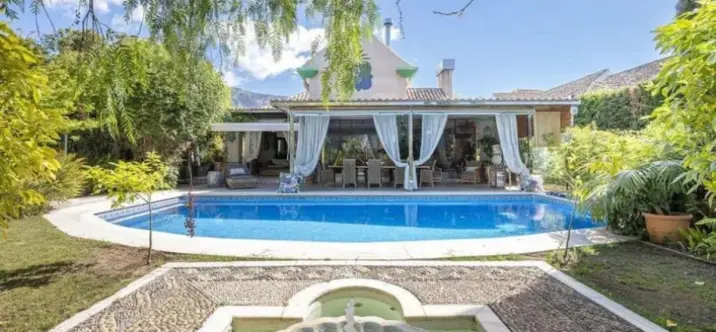 Venta de villa independiente en Marbella 0