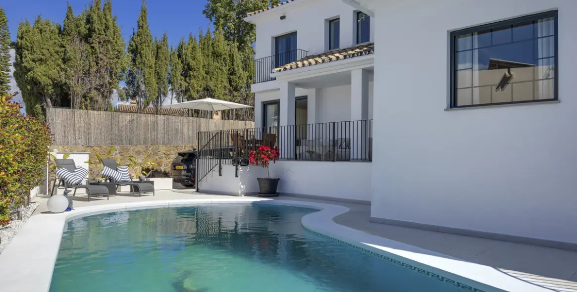 Sale of detached villa in Guadalmina Alta 1