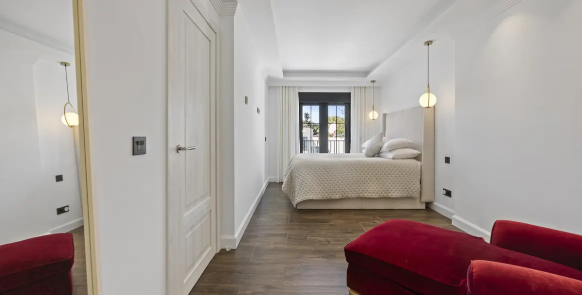 Sale of detached villa in Guadalmina Alta 33