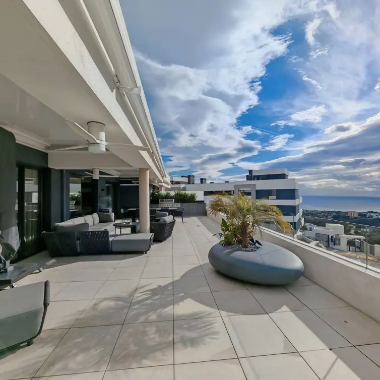 Sale of penthouse in Marbella
