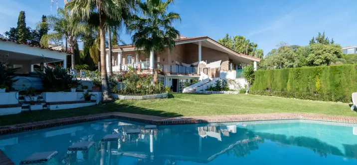 Long-term rent of detached villa in El Paraiso 1