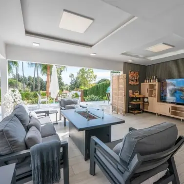 Long-term rent of detached villa in El Paraiso