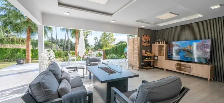 Long-term rent of detached villa in El Paraiso 3