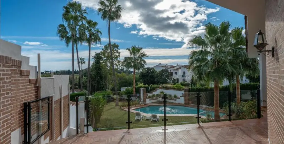 Alquiler a largo plazo de villa independiente en El Paraiso 22