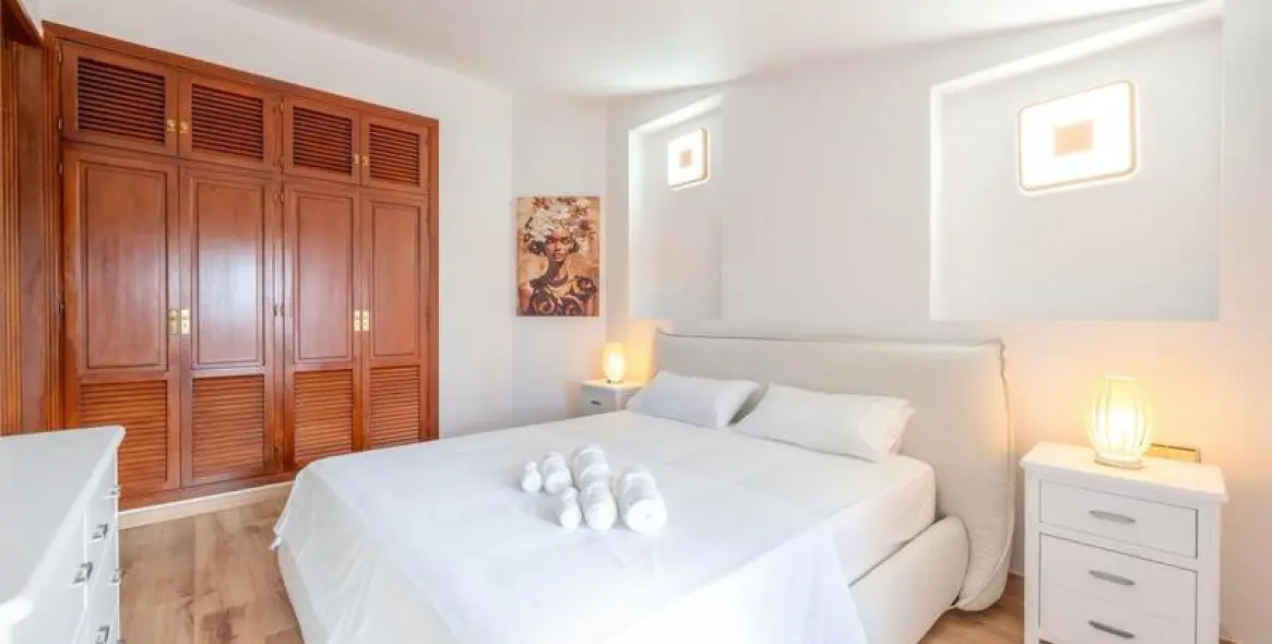 Alquiler a largo plazo de villa independiente en El Paraiso 24