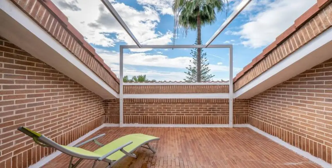 Alquiler a largo plazo de villa independiente en El Paraiso 26