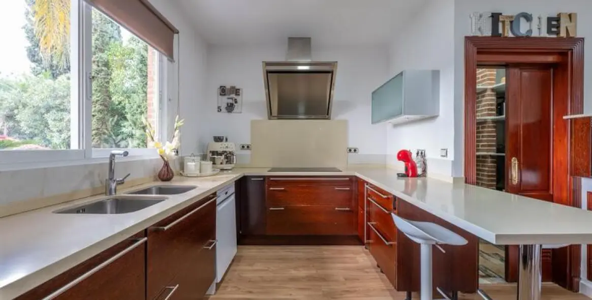 Alquiler a largo plazo de villa independiente en El Paraiso 28