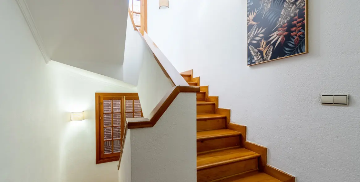 Alquiler a largo plazo de villa independiente en El Paraiso 35