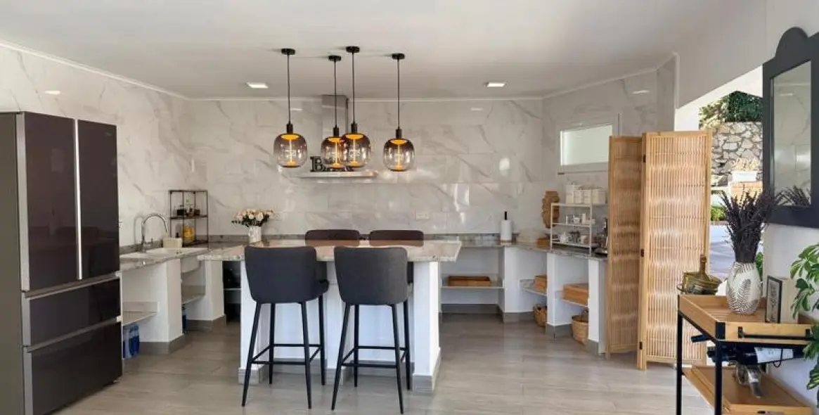 Alquiler a largo plazo de villa independiente en El Paraiso 40