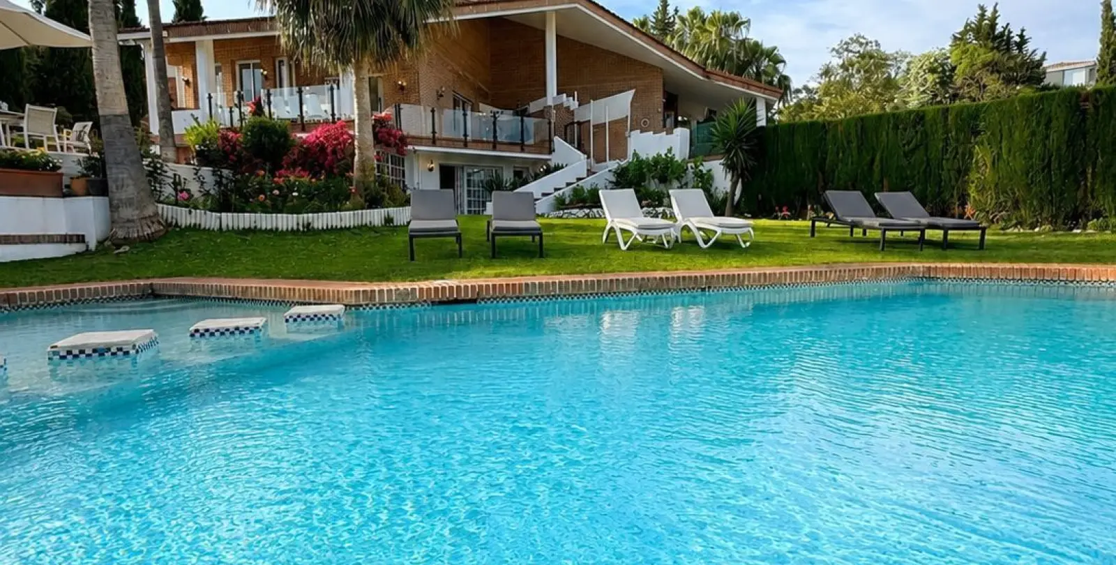 Продажа  отдельно стоящей виллы в El Paraiso 5