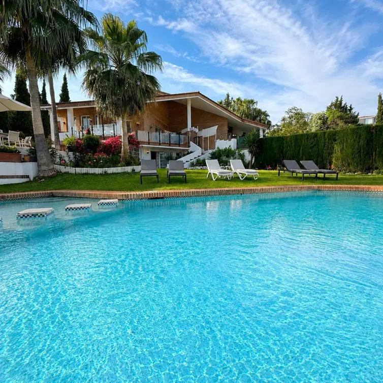 Long-term rent of detached villa in El Paraiso