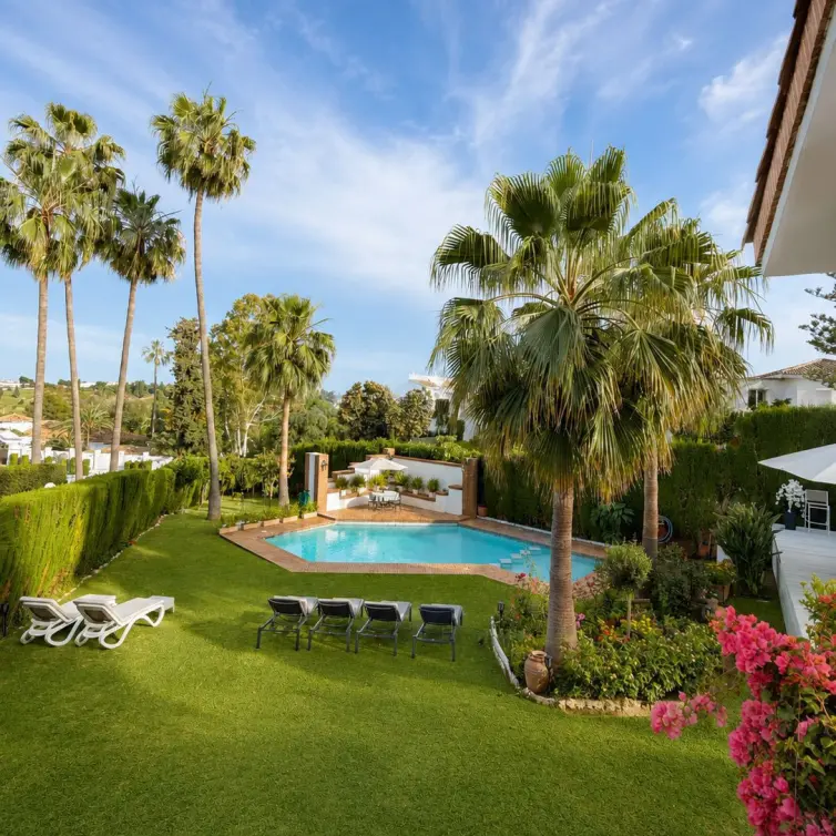 Long-term rent of detached villa in El Paraiso
