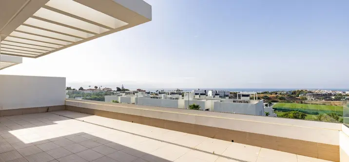 Продажа пентхауса в Estepona 0